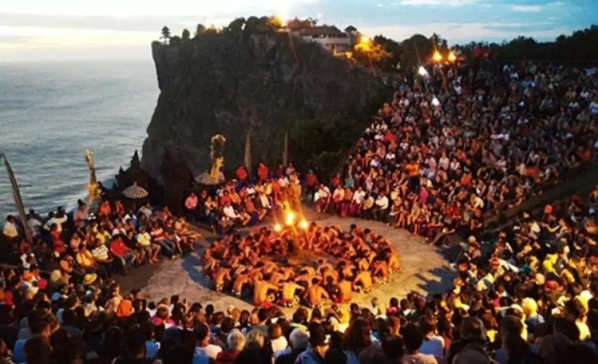 Pura Uluwatu, Bali: Keindahan Alam dan Budaya dalam Satu Destinasi Eksotis